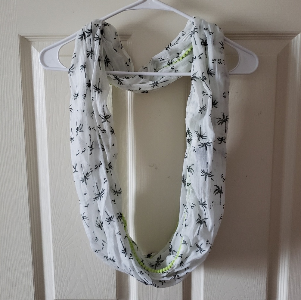 American Eagle Outfitters infinity scarf (0726)
